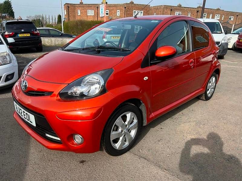 Used Toyota Aygo 68 HP (50 kW) 2012 Red Hatchback