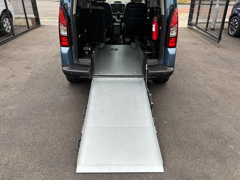 Blue Used 2014 Citroën Berlingo XTR MPV | £5,000 (Good price) - Image 1/4