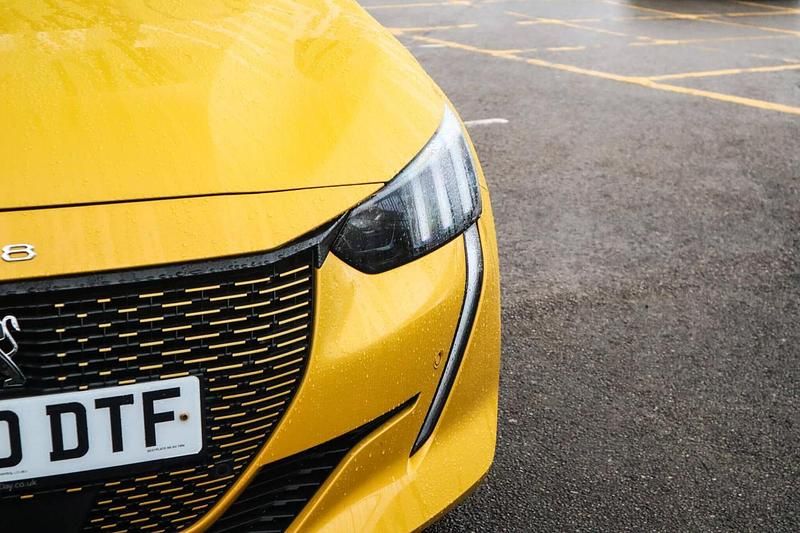 Used Peugeot e-208 GT 100 kW (136 HP) 2020 Yellow Hatchback