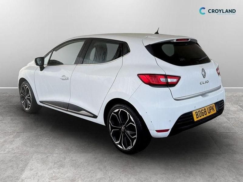 Used Renault Clio IV Iconic 75 HP (55 kW) 2018 White Hatchback
