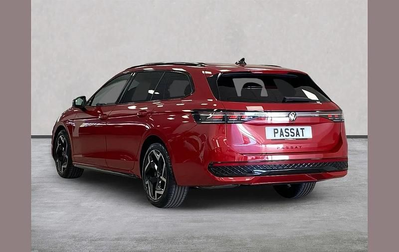 New VW Passat R-line 147 HP (108 kW) 2025 Other Estate
