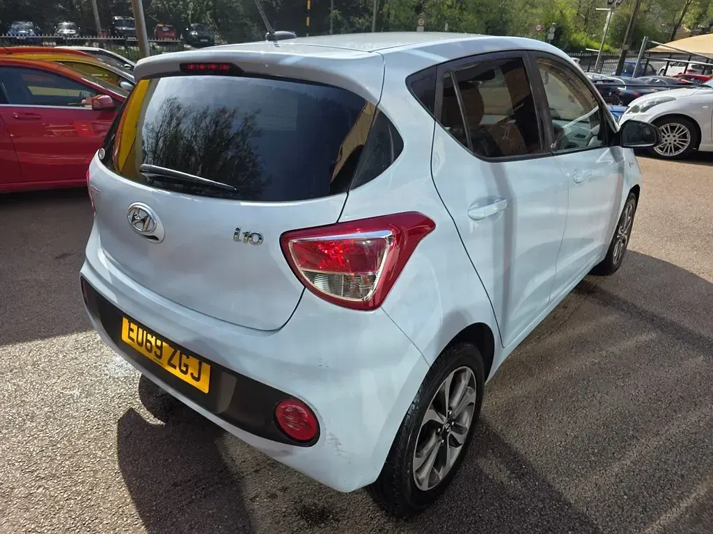 Used Hyundai i10 100 HP (73 kW) 2019 Grey Hatchback