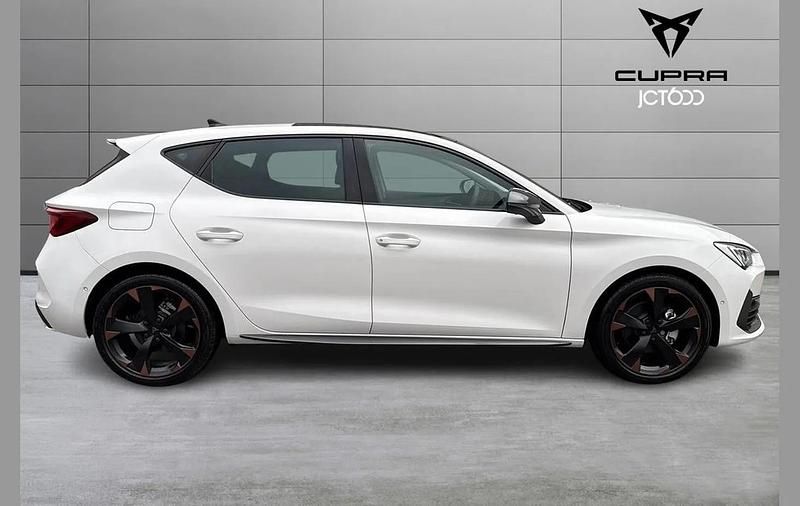 Used Cupra Leon 147 HP (108 kW) 2024 White Hatchback