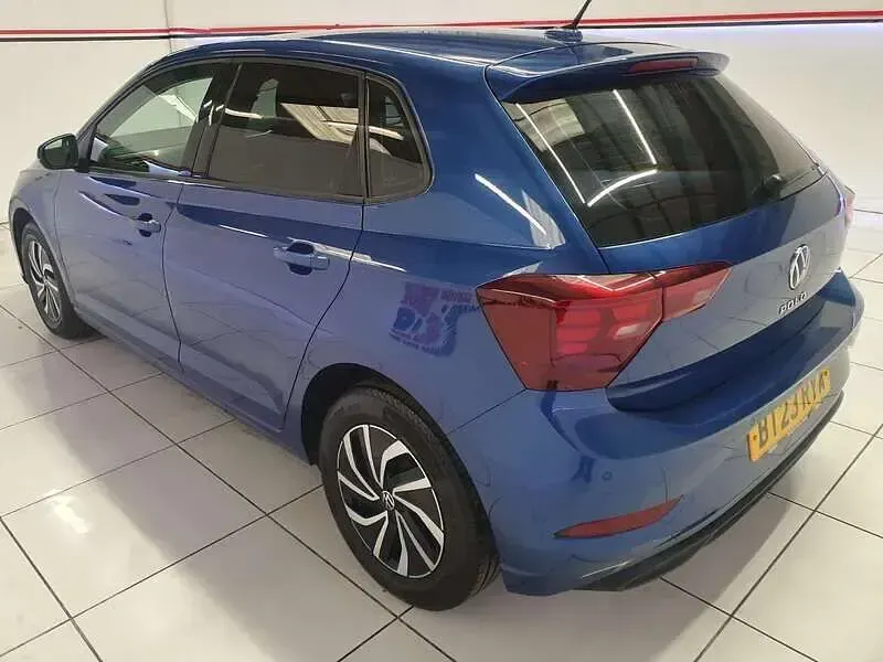 Used VW Polo Life 95 HP (69 kW) 2023 Blue Hatchback