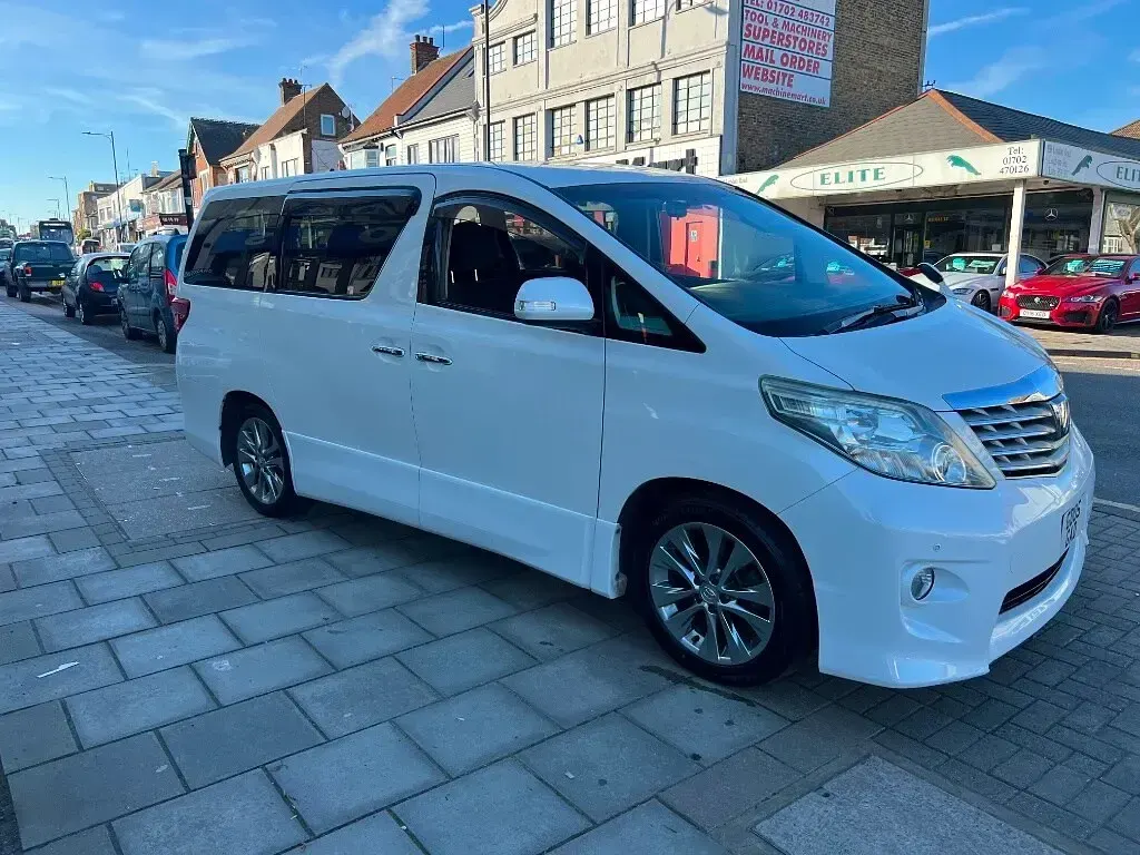 Begagnad Toyota Alphard Luxury 2025 Vit Minibuss