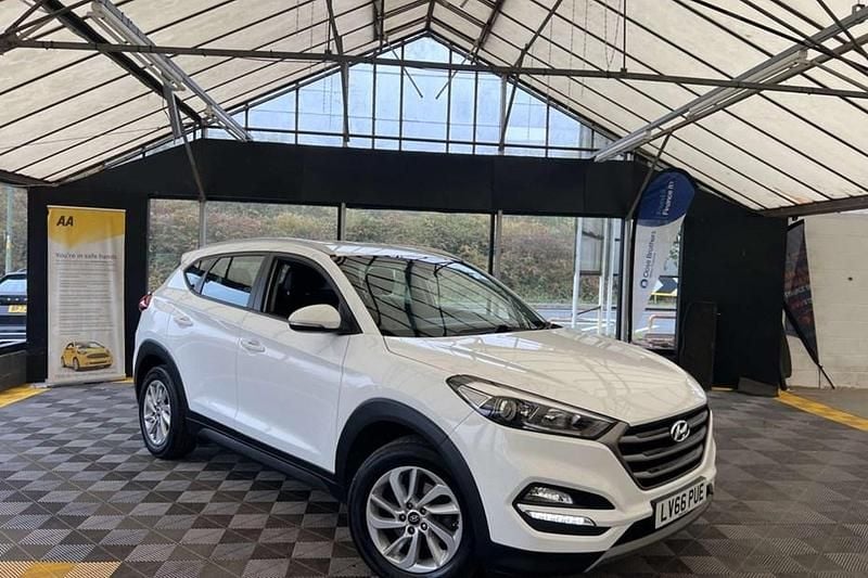 White Used 2016 Hyundai Tucson SE SUV | £10,995 (Good price) - Image 1/1