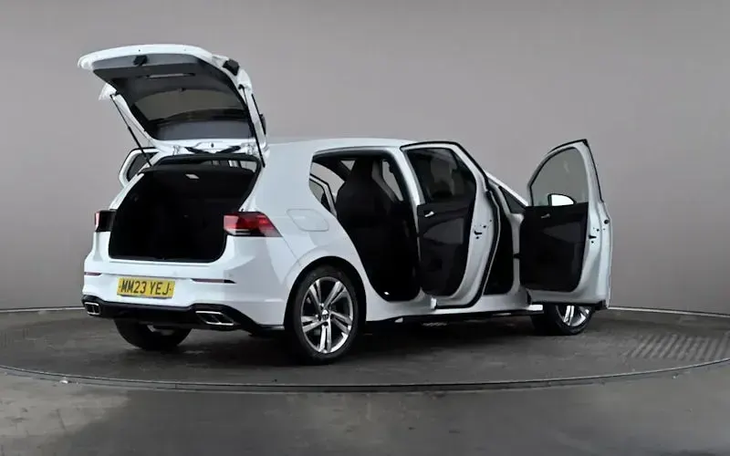Used VW Golf VIII R-line 150 HP (110 kW) 2023 White Hatchback