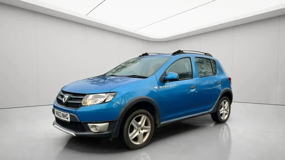 Used Dacia Sandero Lauréate 90 HP (66 kW) 2014 Blue Hatchback
