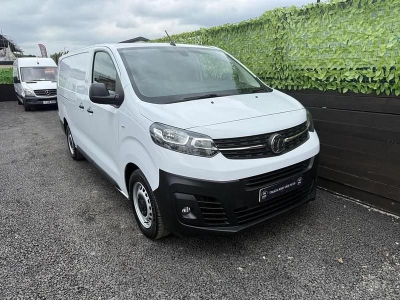 White Used 2022 Vauxhall Vivaro S Van | £12,500 (Good price) - Image 1/4