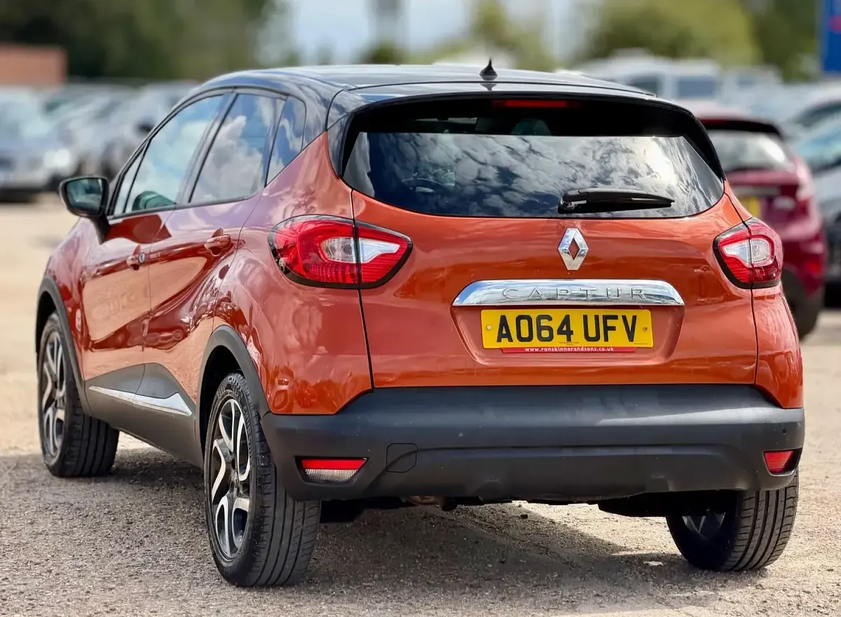 Used Renault Captur Dynamique 90 HP (66 kW) 2014 Orange SUV