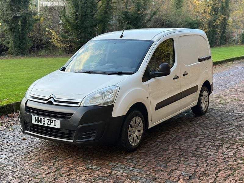 Used Citroën Berlingo 100 HP (73 kW) 2018 White MPV