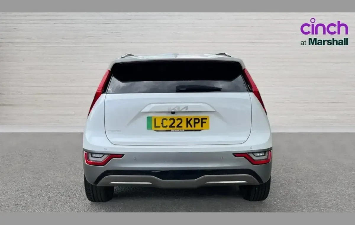 Used Kia e-Niro 150 kW (204 HP) 2022 White SUV