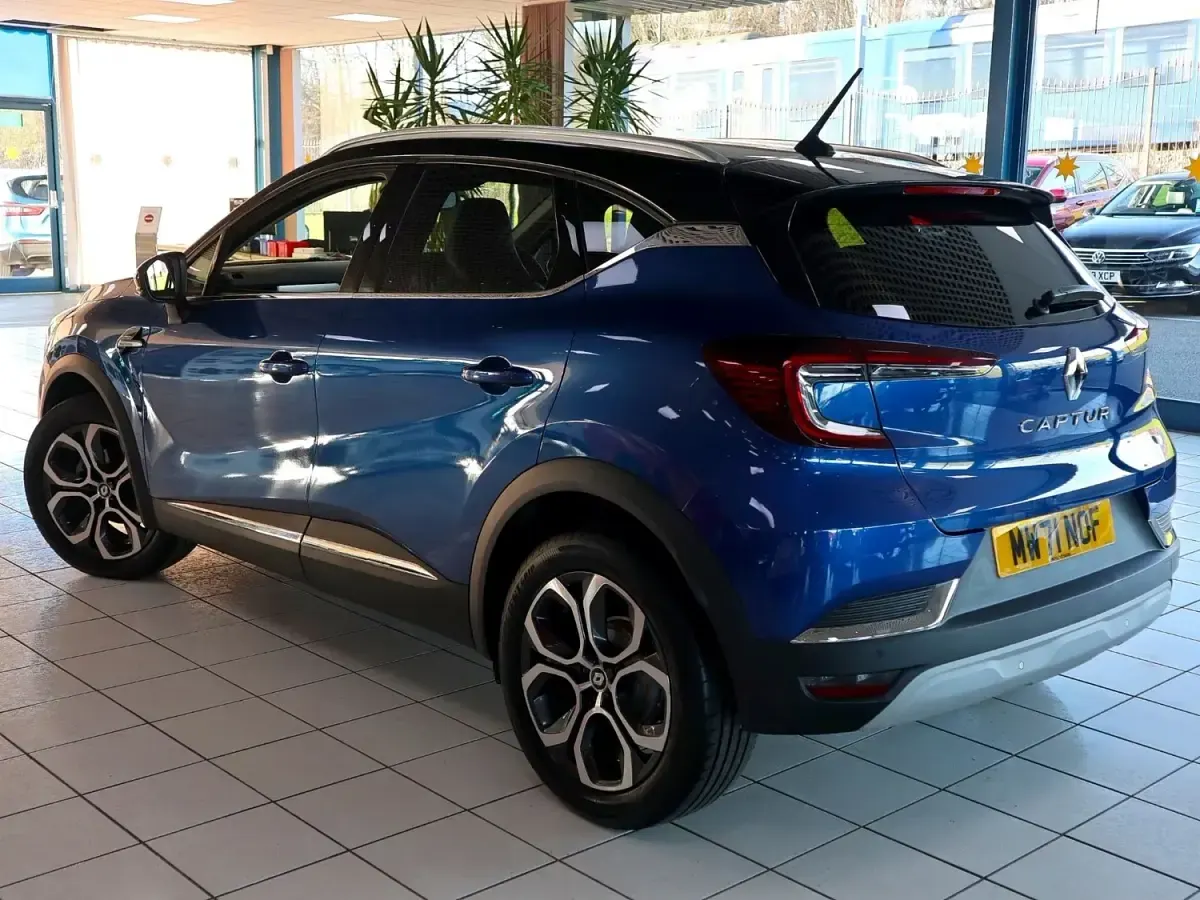 Używany Renault Captur Version S 140 KM (102 kW) 2021 Niebieski SUV