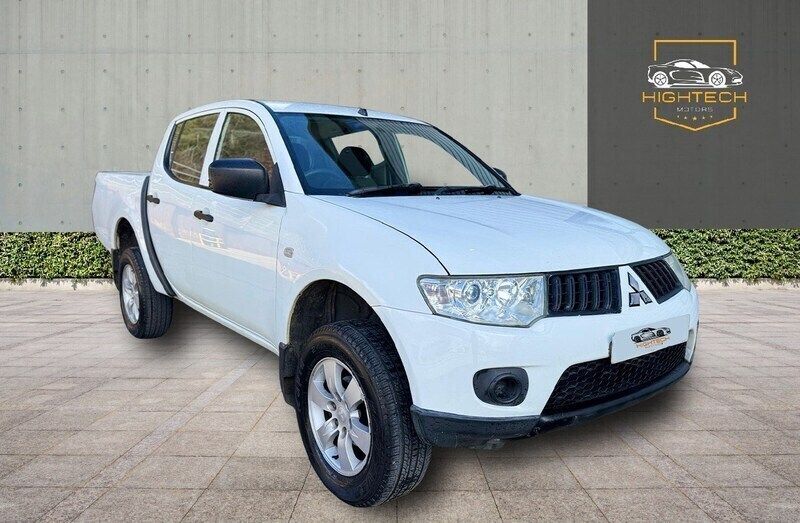 White Used 2013 Mitsubishi L200 Pickup | £5,999 (Good price) - Image 1/4