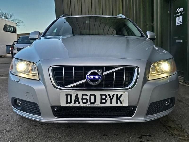 Used Volvo V70 SE Lux 205 HP (150 kW) 2010 Silver Estate