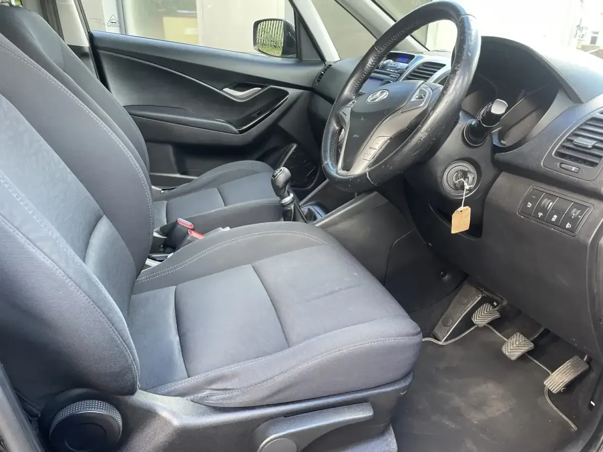 Usado Hyundai ix20 Style 90 CV (66 kW) 2012 Negro Utilitario