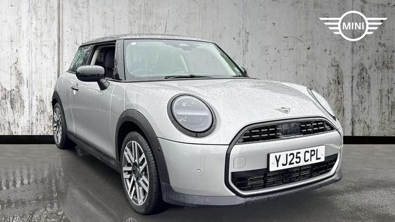Usado Mini Cooper Hatch 113 kW (154 HP) 2025 Prateado Citadino