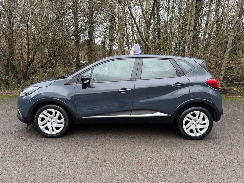 Used Renault Captur Dynamique 90 HP (66 kW) 2017 Blue SUV