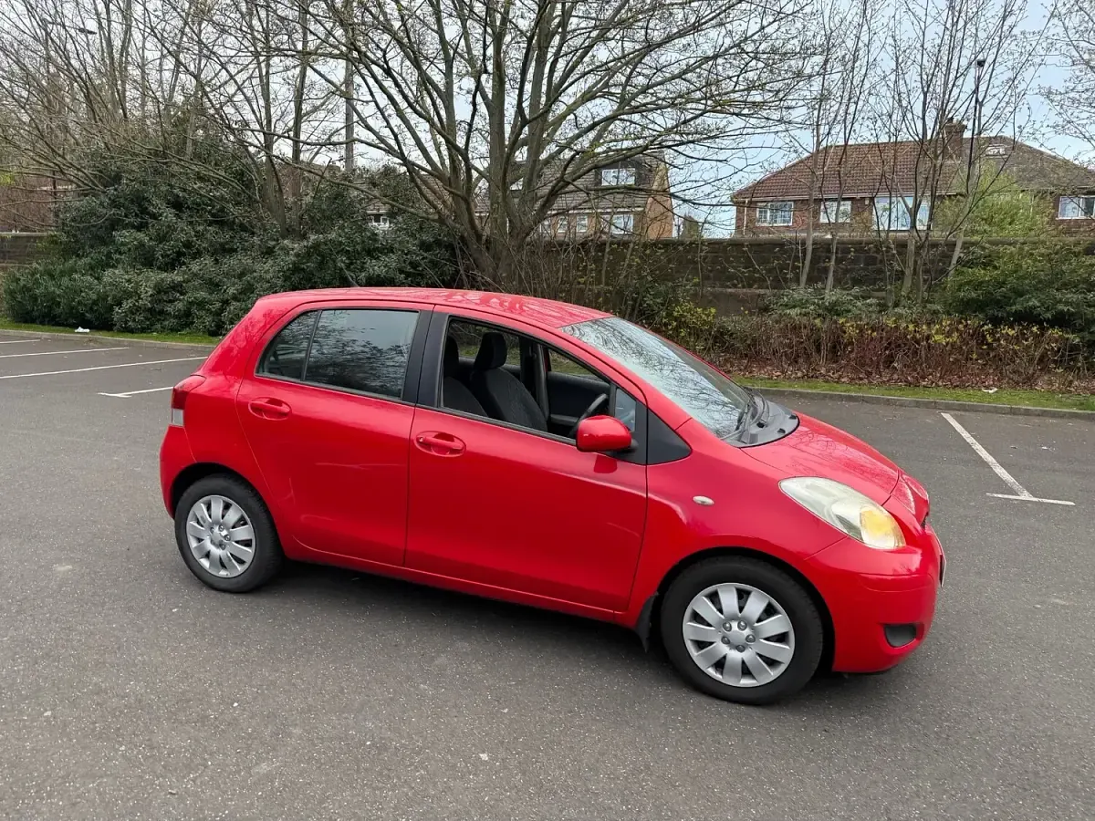 Used Toyota Yaris 90 HP (66 kW) 2009 Red Hatchback