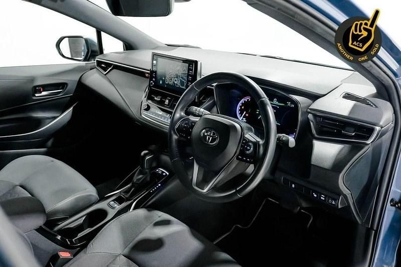 Used Toyota Corolla Design 122 HP (89 kW) 2020 Blue Estate