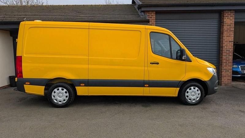 Używany Mercedes Sprinter Premium 2022 Żółty Van