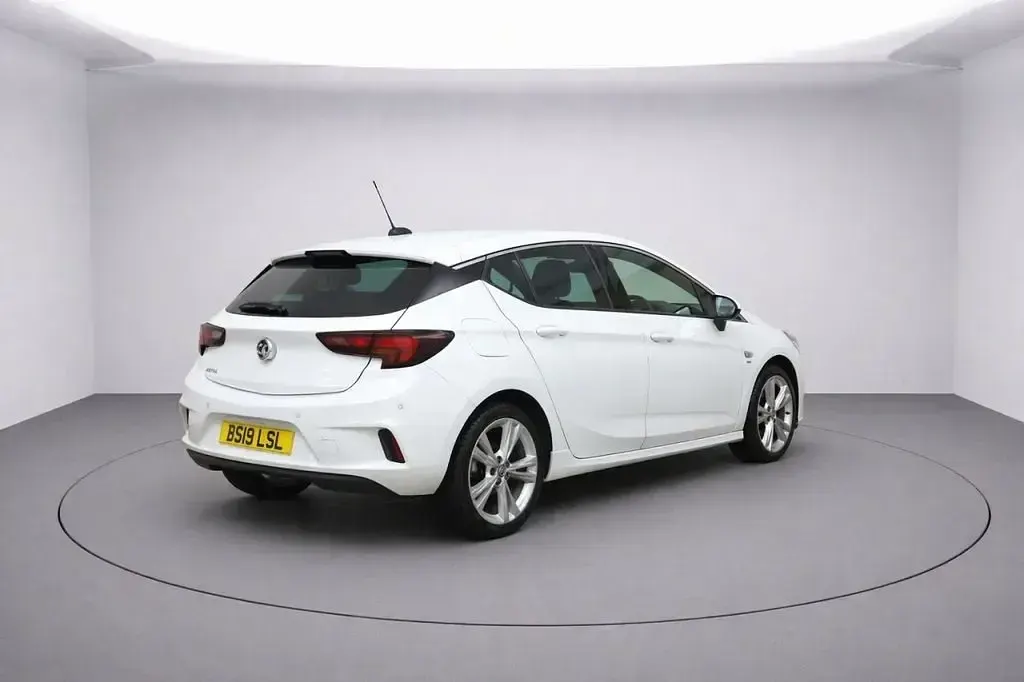 Second-hand Vauxhall Astra SRi 150 CP (110 kW) 2019 Alb Hatchback