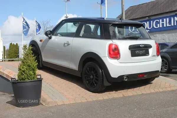 Used Mini Cooper D Hatch 116 HP (85 kW) 2018 Silver Hatchback