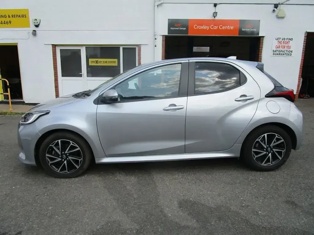 Used Toyota Yaris Design 116 HP (85 kW) 2023 Silver Hatchback