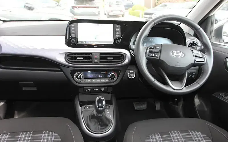Used Hyundai i10 Premium 63 HP (46 kW) 2025 White Hatchback