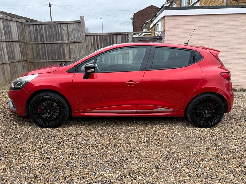 Used Renault Clio IV 2014 Red Hatchback