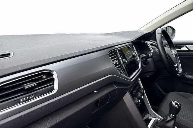 Used VW T-Roc Active 110 HP (80 kW) 2022 White silver SUV