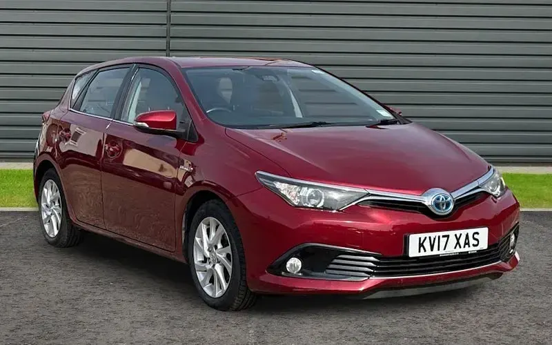 Usado Toyota Auris Hybrid Business Edition 136 HP (100 kW) 2017 Citadino