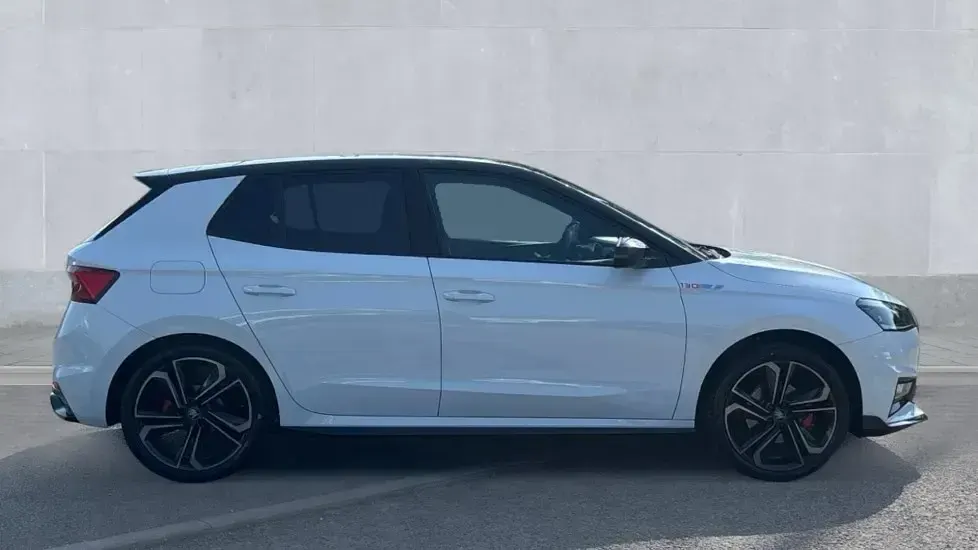 New Skoda Fabia 177 HP (130 kW) 2026 Moon white metallic black magic pearl effect Hatchback