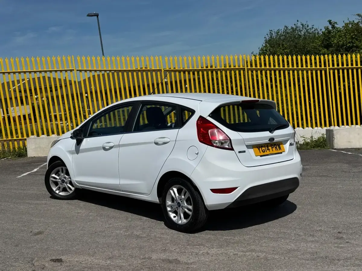 Used Ford Fiesta Zetec 2016 White Hatchback