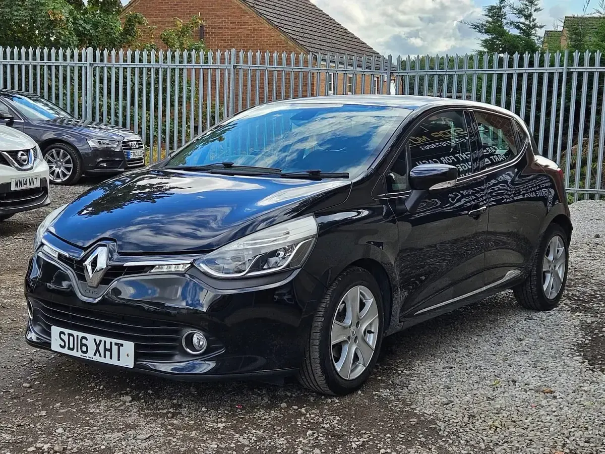 Used Renault Clio Dynamique 88 HP (64 kW) 2016 Black Hatchback