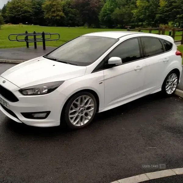 Used Ford Focus ST-Line 120 HP (88 kW) 2017 White Hatchback