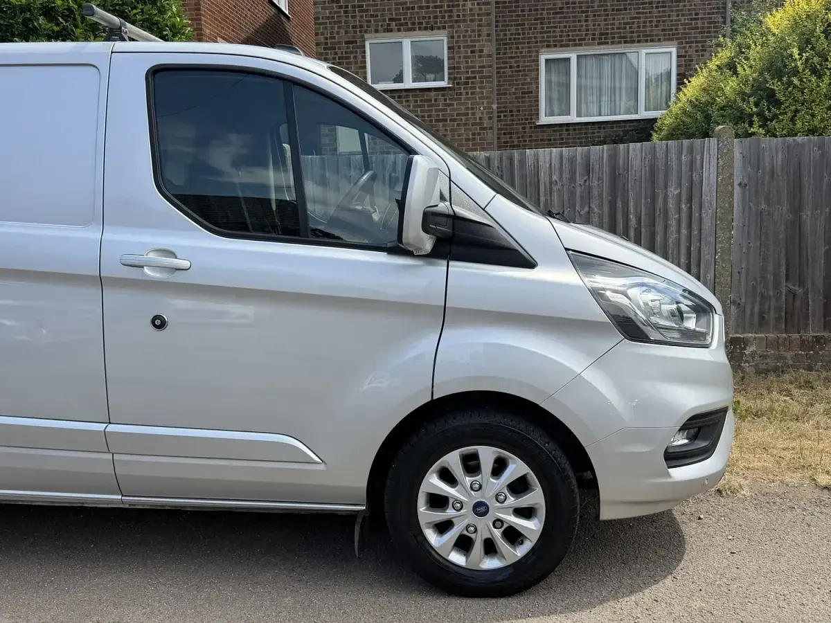 Used Ford Transit Custom Limited 130 HP (95 kW) 2021 Silver Van