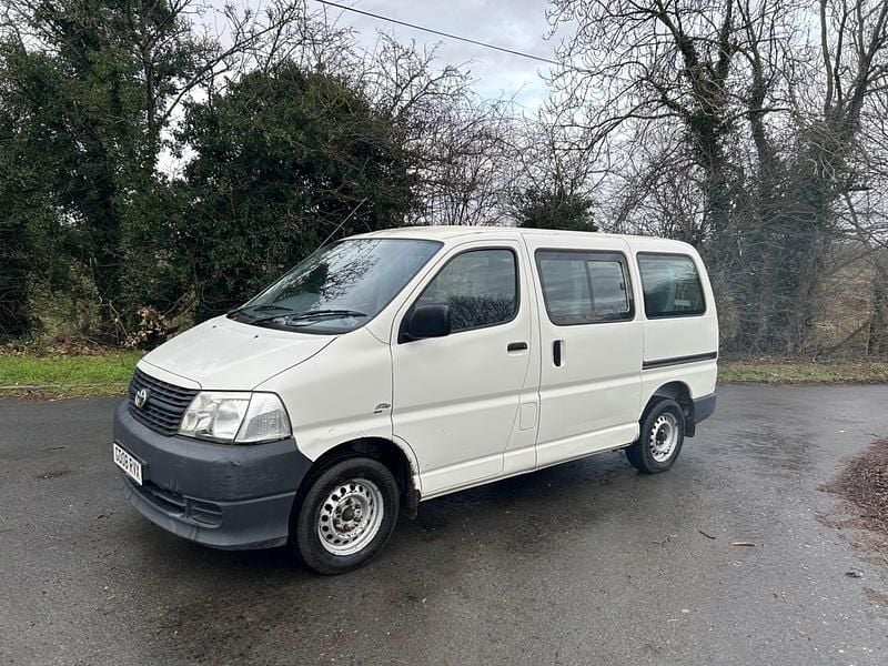Used Toyota HiAce 95 HP (69 kW) 2008 White Van