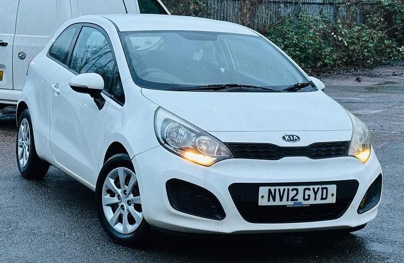Used Kia Rio 2012 White Hatchback