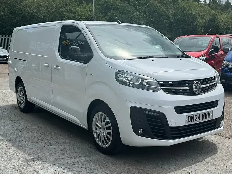 Used Vauxhall Vivaro 145 HP (106 kW) 2024 White MPV
