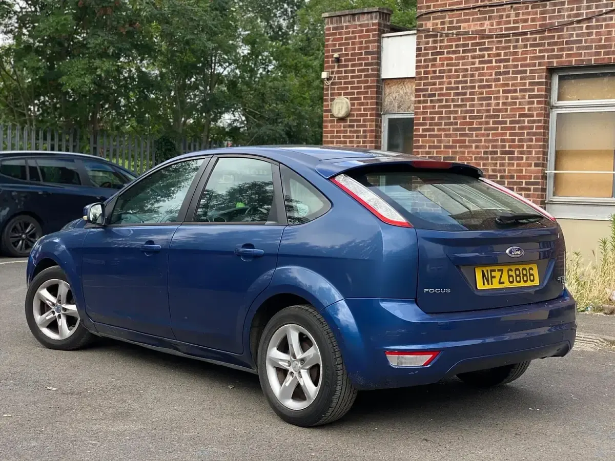 Used Ford Focus Zetec 2010 Blue Hatchback