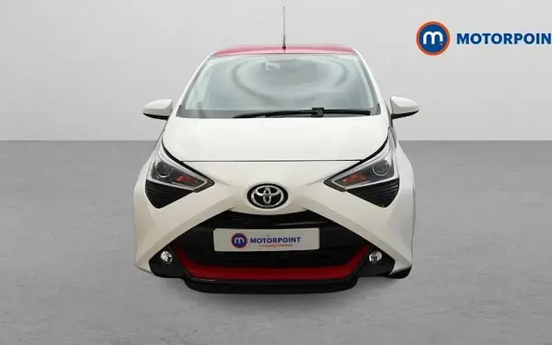 Second-hand Toyota Aygo x-press 69 CP (50 kW) 2018 Alb Hatchback