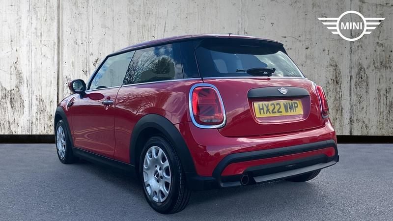 Used Mini ONE Classic 102 HP (75 kW) 2022 Chili red Hatchback