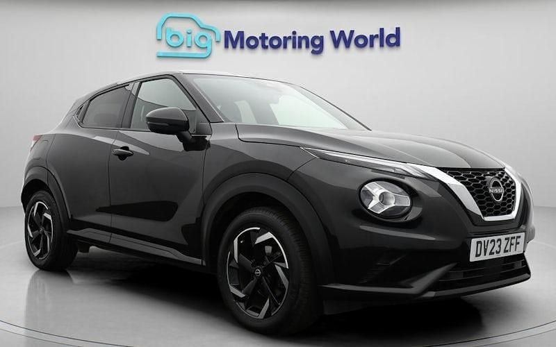 Black Used 2023 Nissan Juke N-Connecta SUV | £13,000 (Good price) - Image 1/4