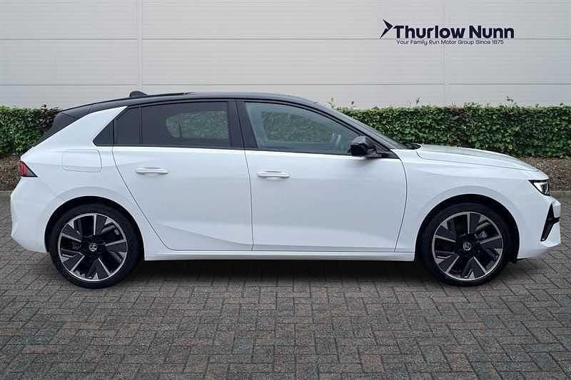 Second-hand Vauxhall Astra Ultimate 114 kW (156 CP) 2024 Alb Hatchback