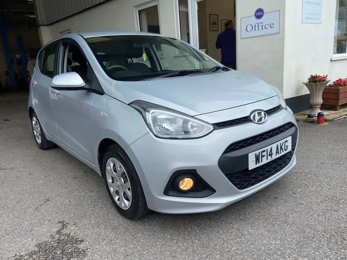Used Hyundai i10 SE 87 HP (63 kW) 2014 Silver Hatchback