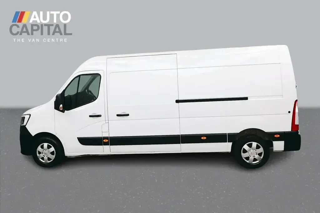 Used Renault Master Business 135 HP (99 kW) 2022 White MPV