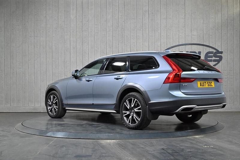 Usado Volvo V90 CC Pro 2017 Azul Familiar