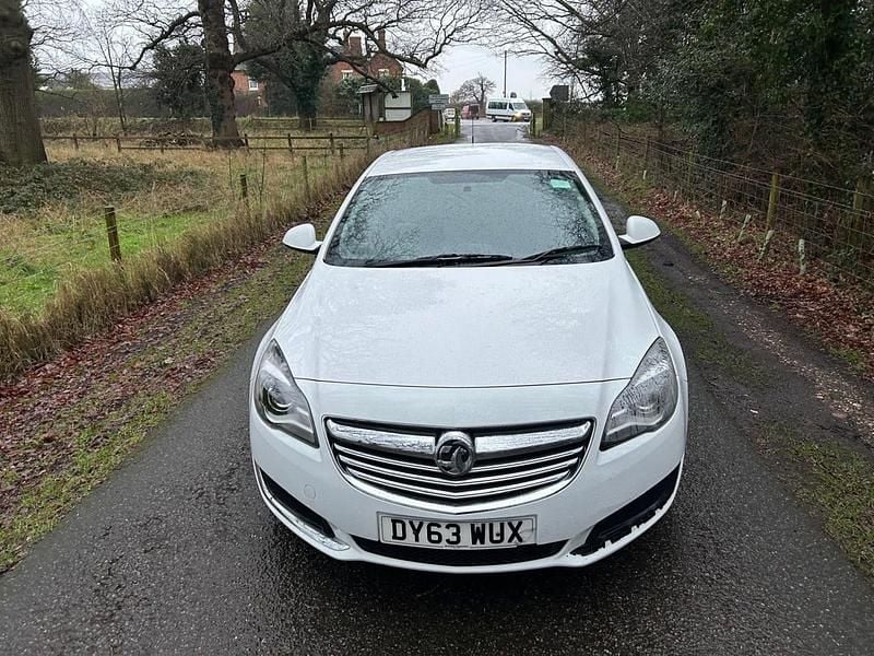Used Vauxhall Insignia 163 HP (119 kW) 2013 White Hatchback