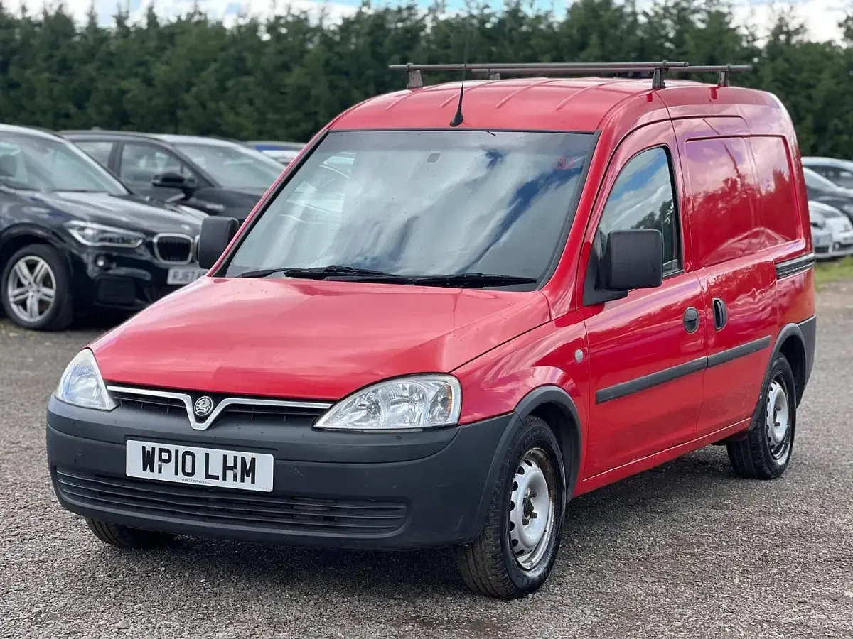 Used Vauxhall Combo 75 HP (55 kW) 2010 Red MPV